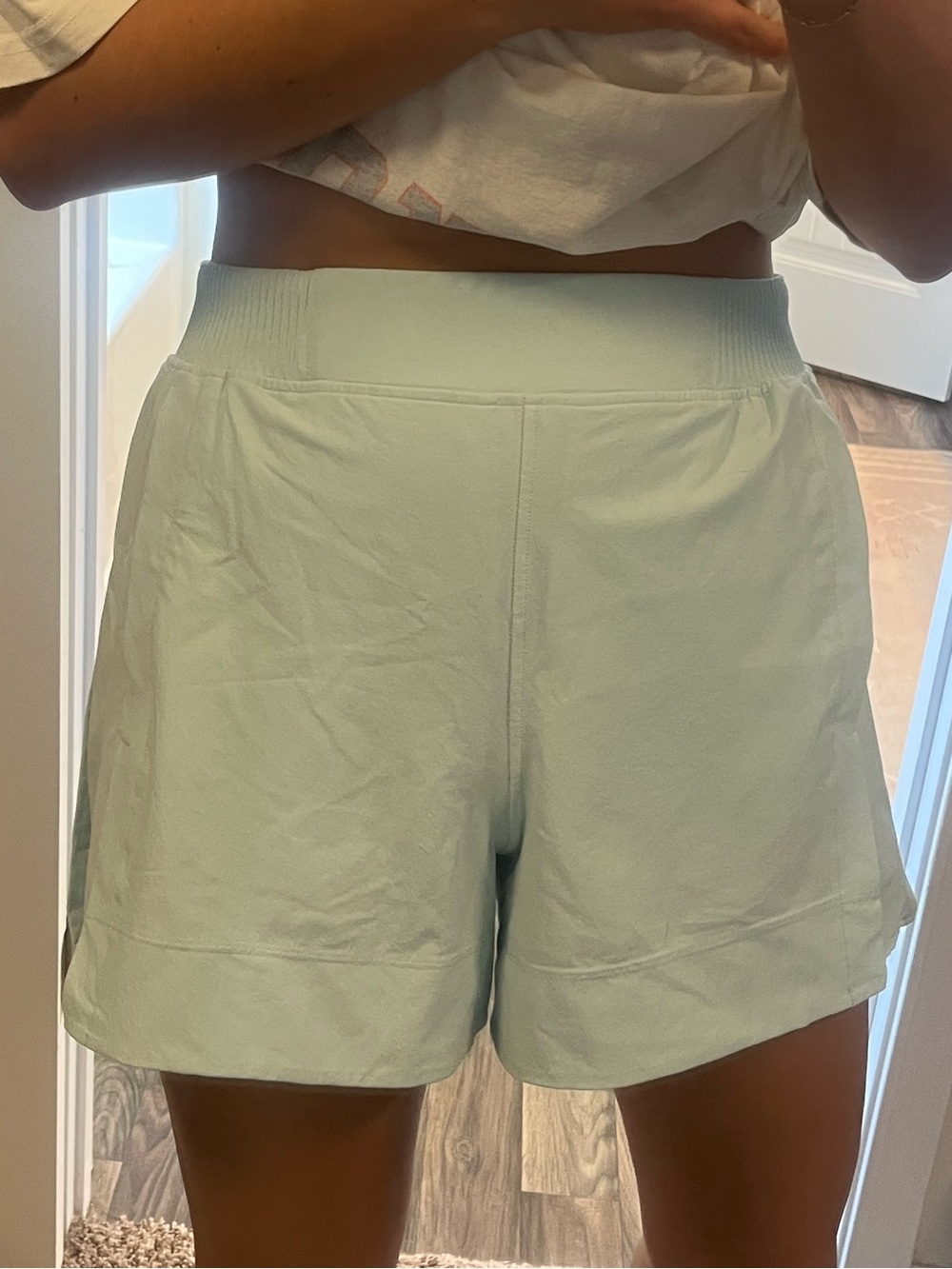 Lululemon stretch woven relaxed fit high rise short 4 in